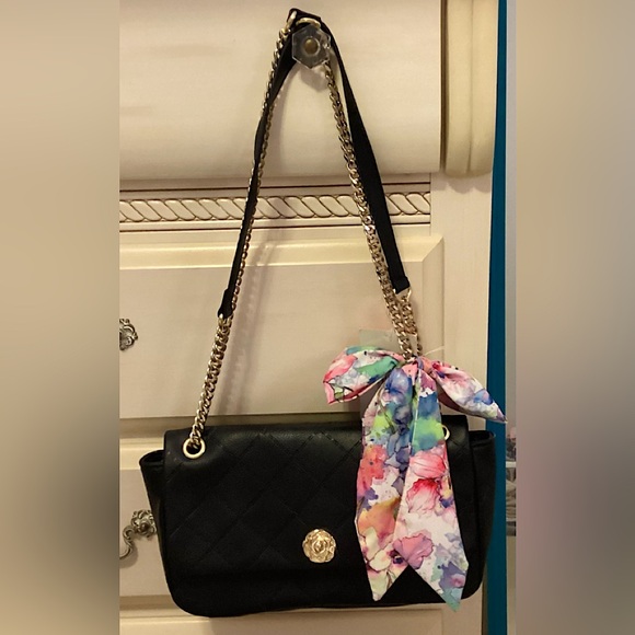 🆕🔥Betsey Johnson Black Quilted Shoulder Bag with Floral Scarf/Crossbody - Picture 2 of 12
